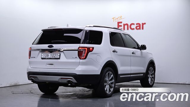 Ford Explorer 2017 — photo 2