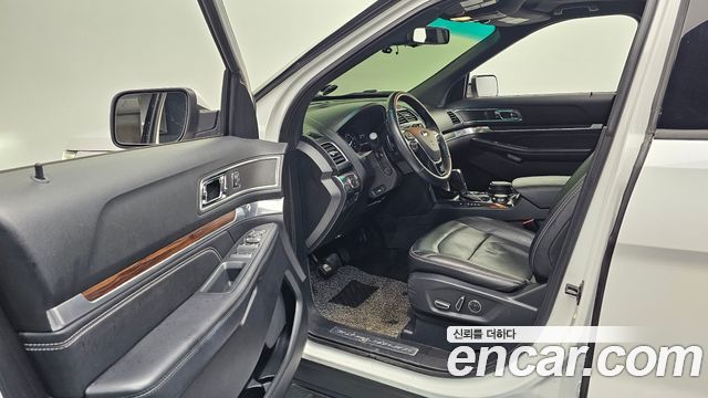 Ford Explorer 2017 — photo 10