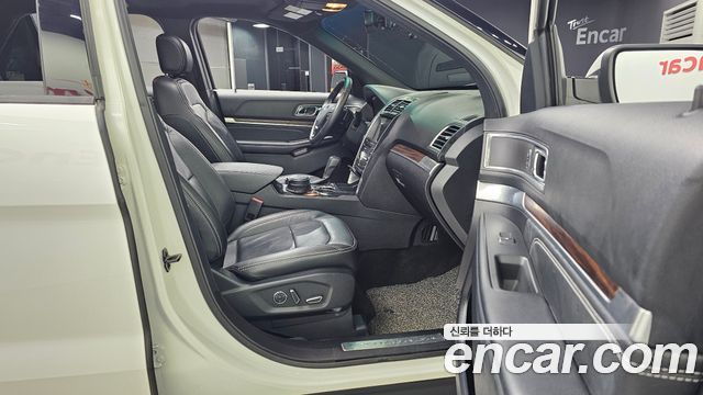 Ford Explorer 2017 — photo 11
