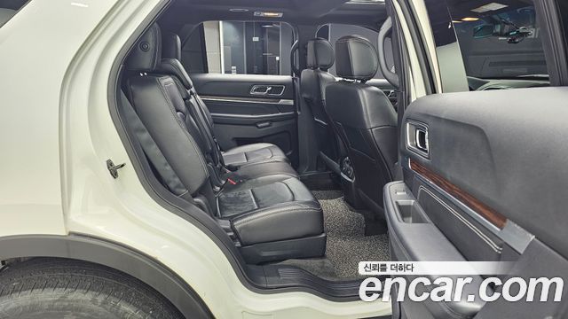 Ford Explorer 2017 — photo 12