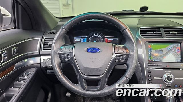 Ford Explorer 2017 — photo 13