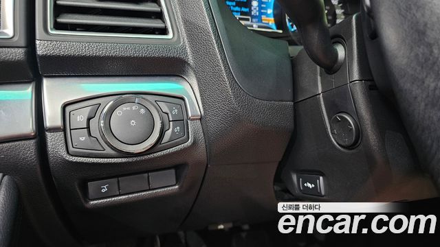 Ford Explorer 2017 — photo 17