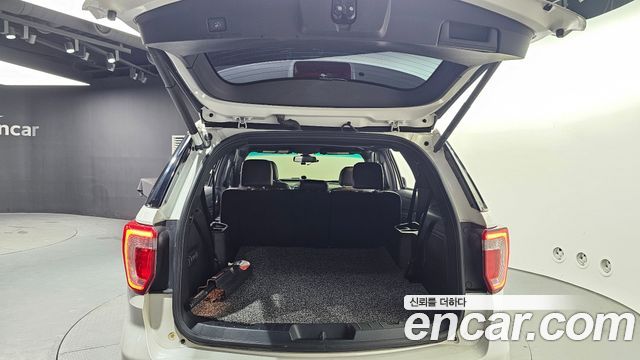 Ford Explorer 2017 — photo 20