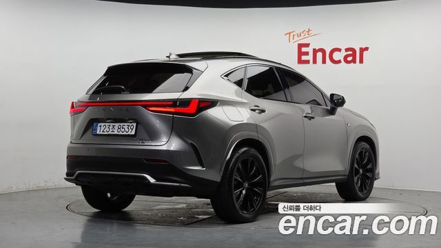 Lexus NX 2025 — photo 2