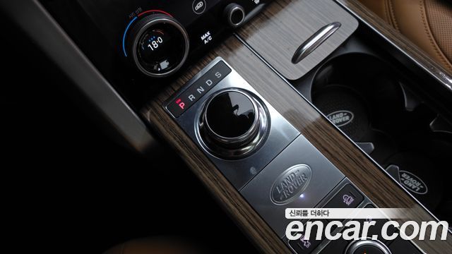 Land Rover Range Rover 2019 — photo 12