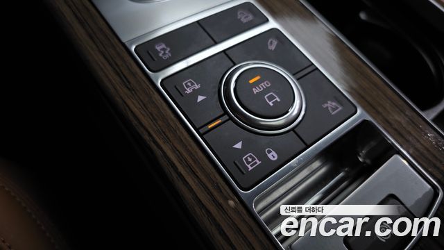 Land Rover Range Rover 2019 — photo 22