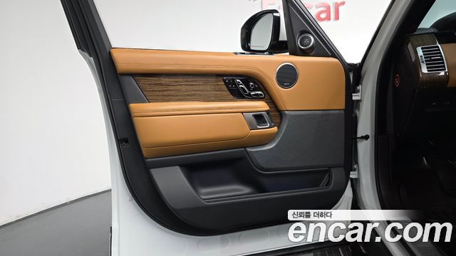 Land Rover Range Rover 2019 — photo 14