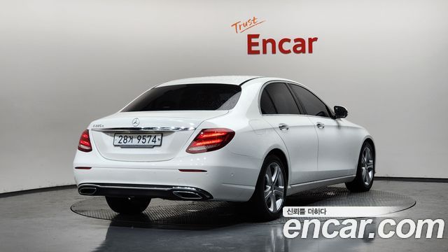 Mercedes-Benz E-Class 2017 — photo 2