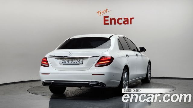 Mercedes-Benz E-Class 2017 — photo 4
