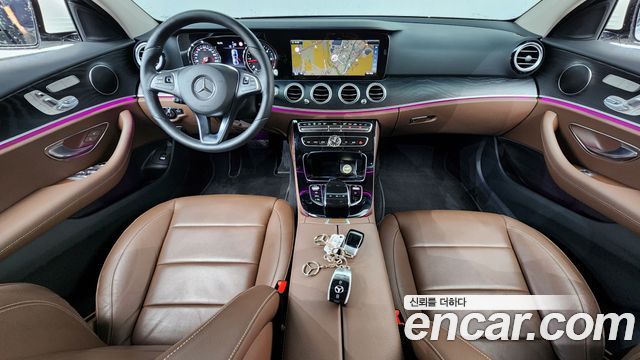 Mercedes-Benz E-Class 2017 — photo 10