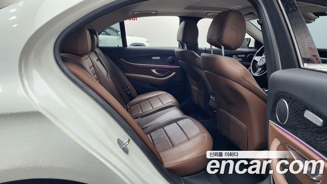 Mercedes-Benz E-Class 2017 — photo 17