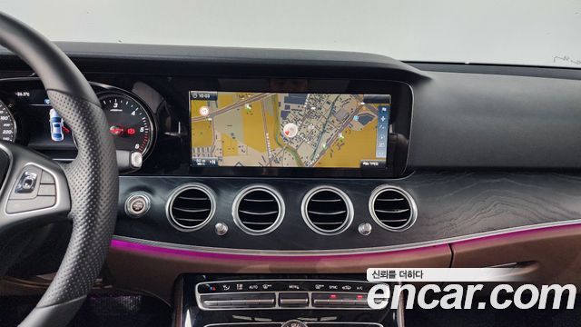 Mercedes-Benz E-Class 2017 — photo 18