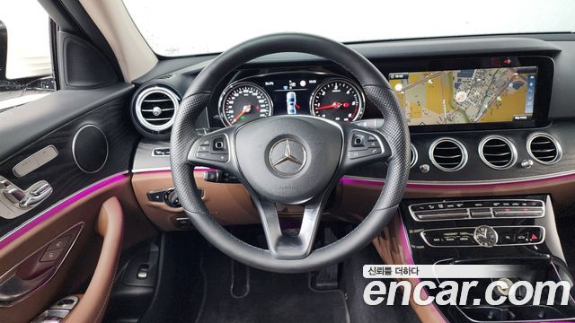 Mercedes-Benz E-Class 2017 — photo 19