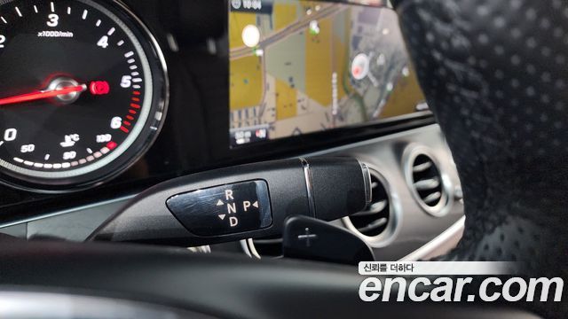 Mercedes-Benz E-Class 2017 — photo 24