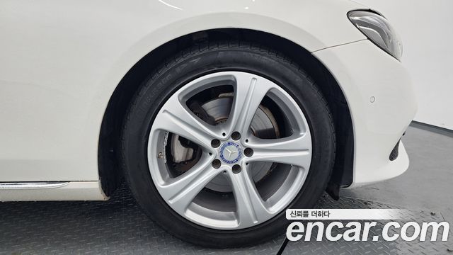 Mercedes-Benz E-Class 2017 — photo 7