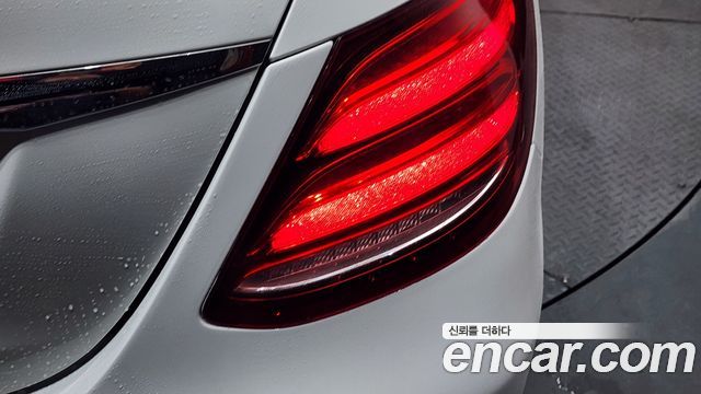 Mercedes-Benz E-Class 2017 — photo 9