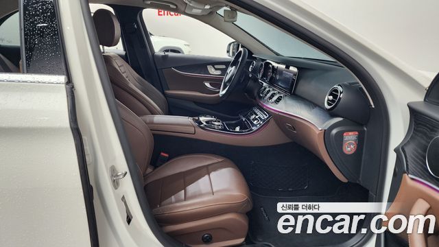 Mercedes-Benz E-Class 2017 — photo 16
