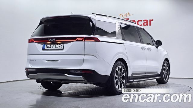 Kia Canival 2023 — photo 2