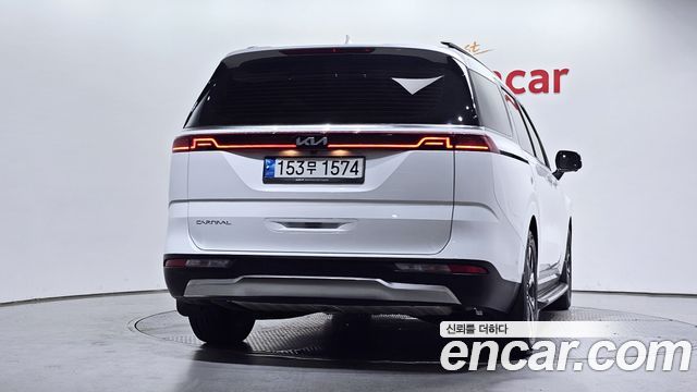 Kia Canival 2023 — photo 4