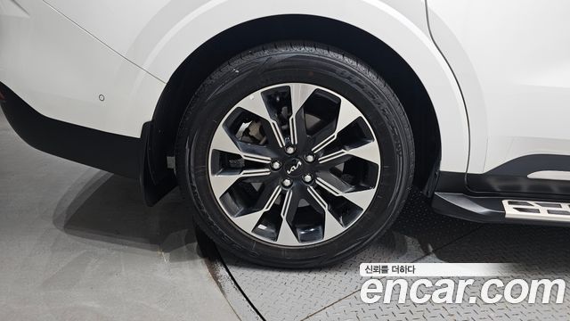 Kia Canival 2023 — photo 5