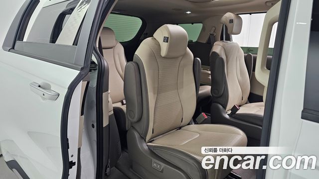 Kia Canival 2023 — photo 17