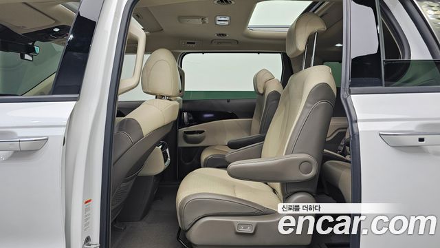 Kia Canival 2023 — photo 18