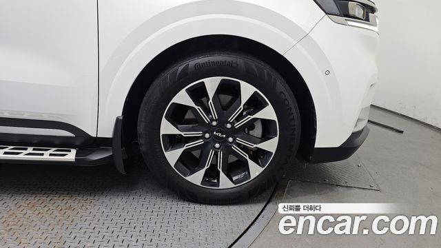 Kia Canival 2023 — photo 7