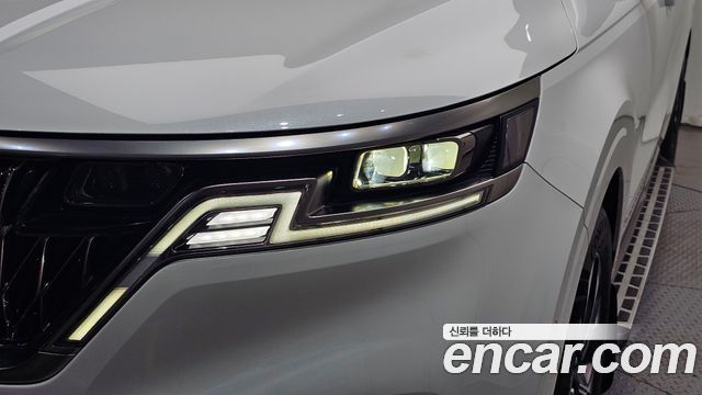 Kia Canival 2023 — photo 8