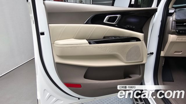 Kia Canival 2023 — photo 14