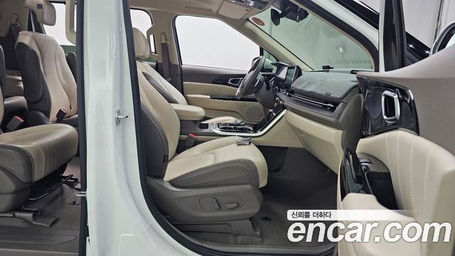 Kia Canival 2023 — photo 16