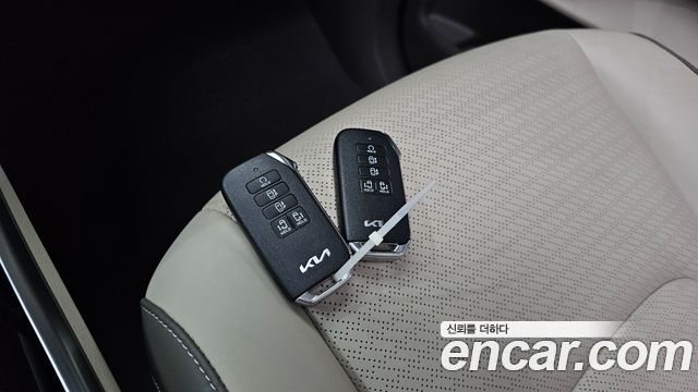 Kia Canival 2023 — photo 30