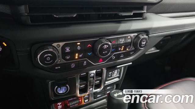 Jeep Wrangler 2025 — photo 15