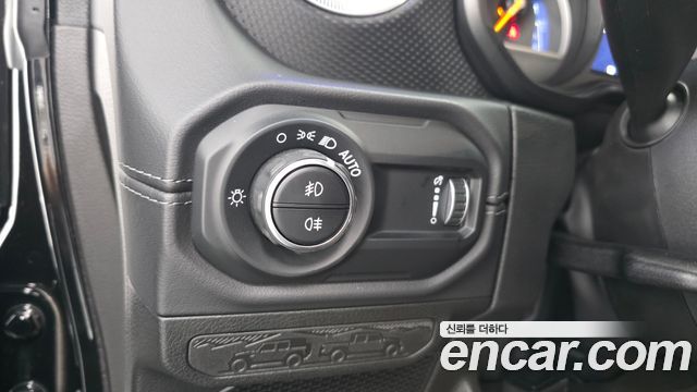 Jeep Wrangler 2025 — photo 17