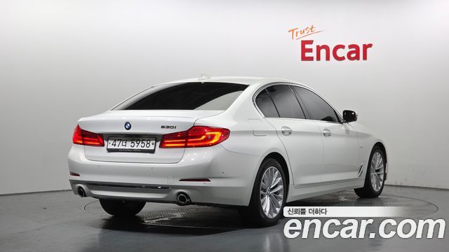 BMW 5-Series 2018 — photo 2