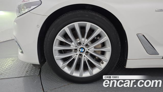 BMW 5-Series 2018 — photo 5
