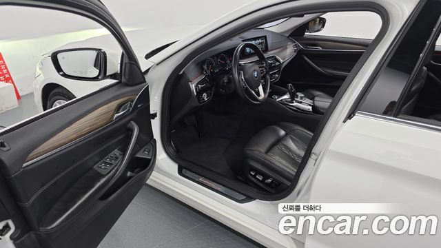 BMW 5-Series 2018 — photo 13
