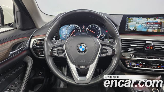 BMW 5-Series 2018 — photo 18