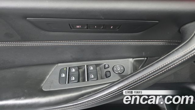 BMW 5-Series 2018 — photo 19