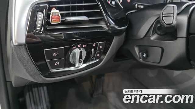 BMW 5-Series 2018 — photo 20