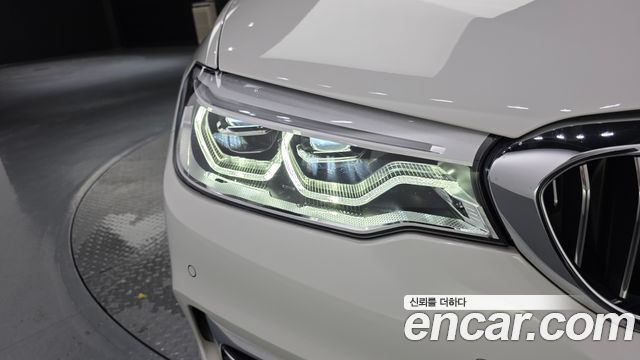 BMW 5-Series 2018 — photo 8