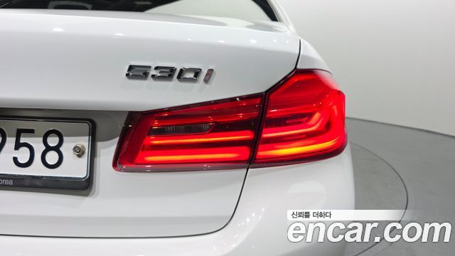 BMW 5-Series 2018 — photo 9