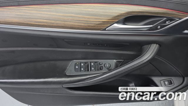 BMW 5-Series 2018 — photo 14