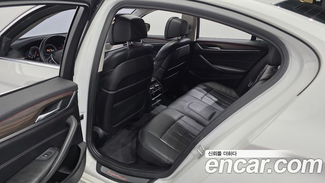 BMW 5-Series 2018 — photo 16