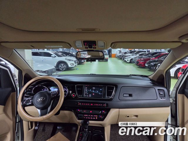 Kia Canival 2016 — photo 8