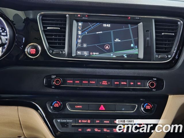 Kia Canival 2016 — photo 13