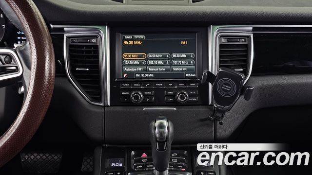 Porsche Macan 2015 — photo 14