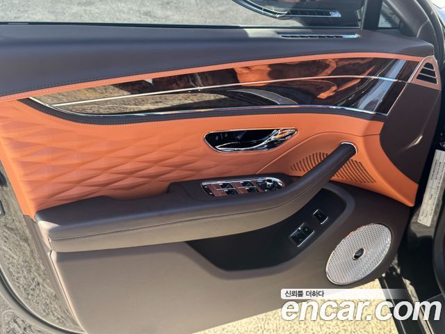 Bentley Flying Spur 2021 — photo 11
