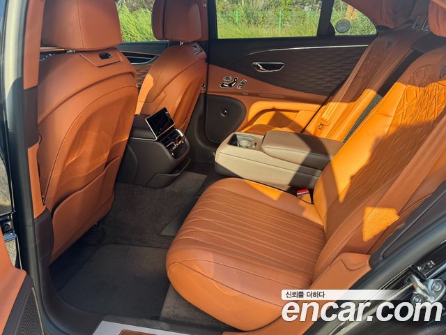 Bentley Flying Spur 2021 — photo 17