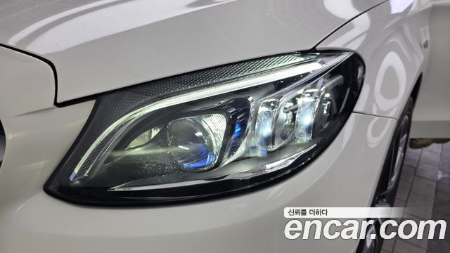 Mercedes-Benz C-Class 2021 — photo 8