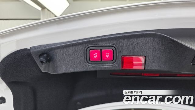 Mercedes-Benz C-Class 2021 — photo 32